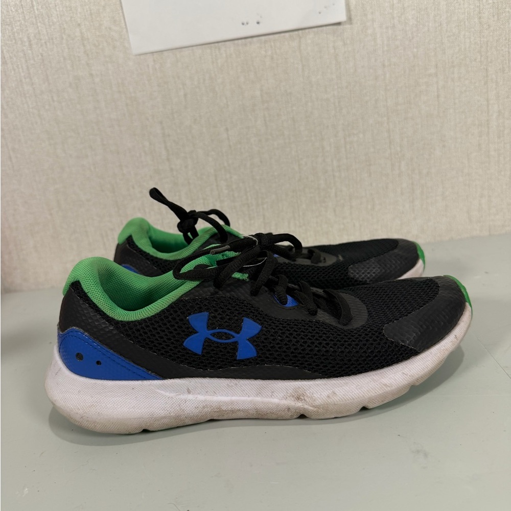 Under Armour Kids‎ Black and Blue Sneakers